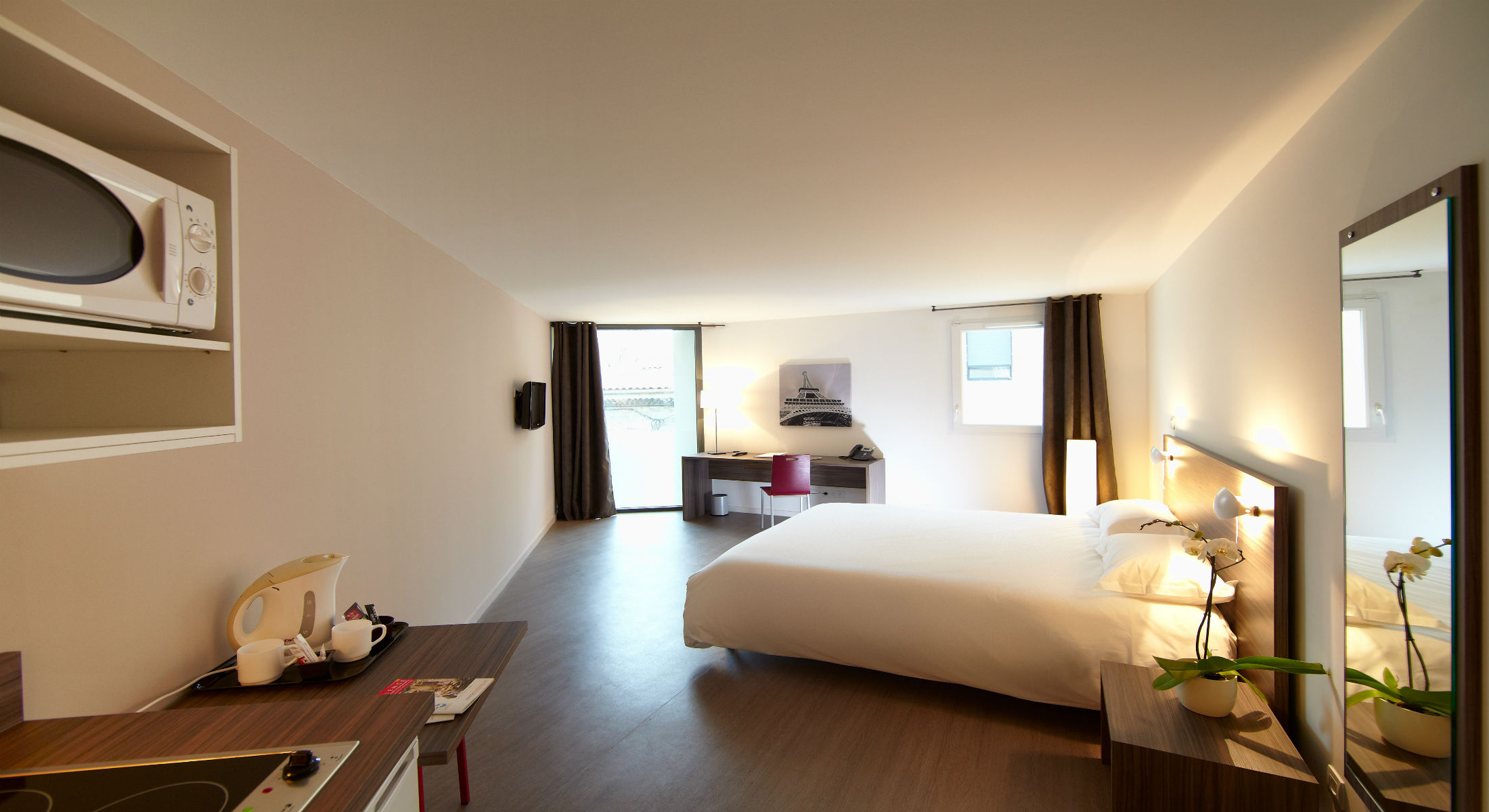 Communiquant studios at 3-star residence in Valence, Hévéa Appart Hotel